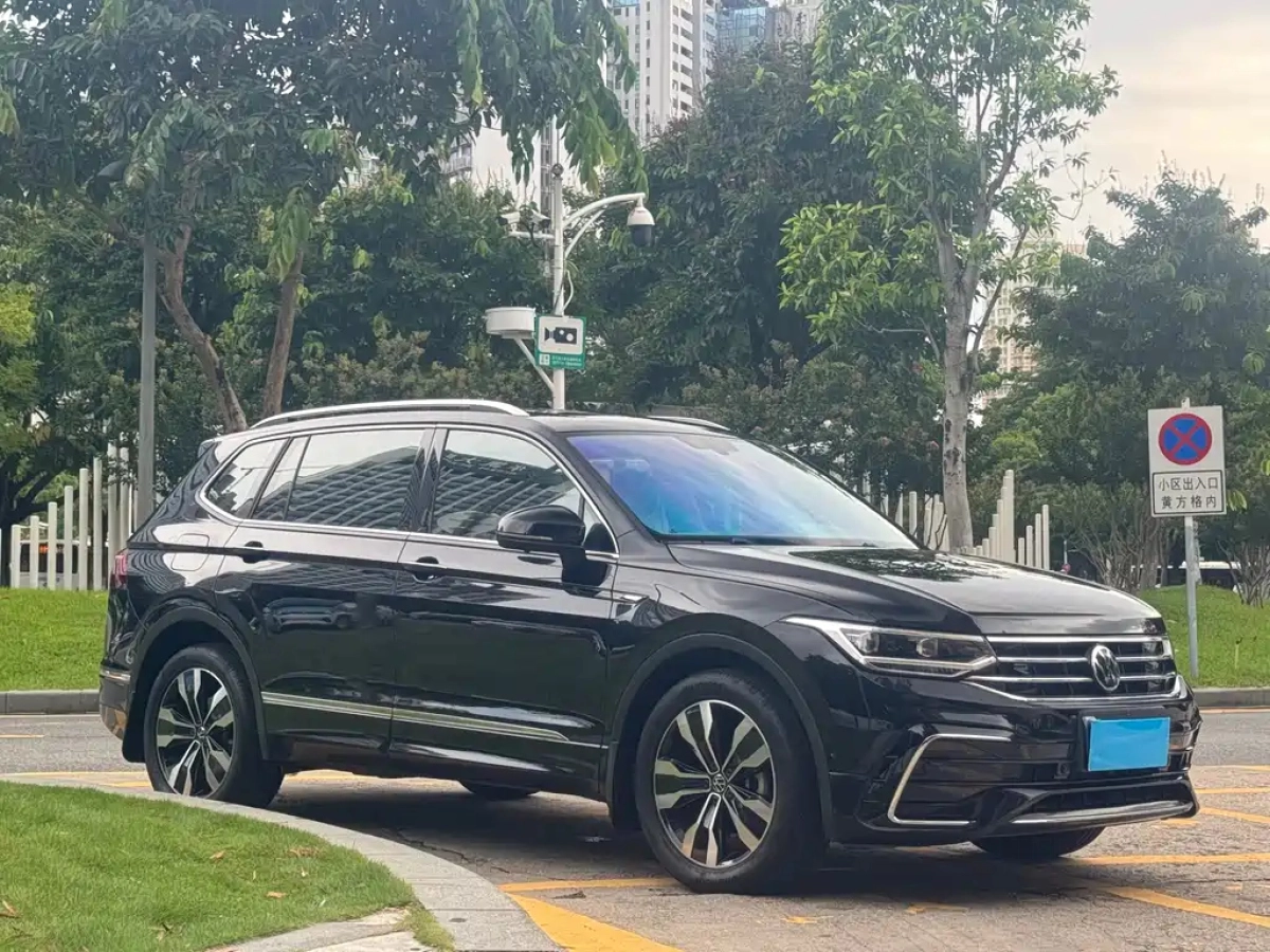 VOLKSWAGEN TIGUAN L