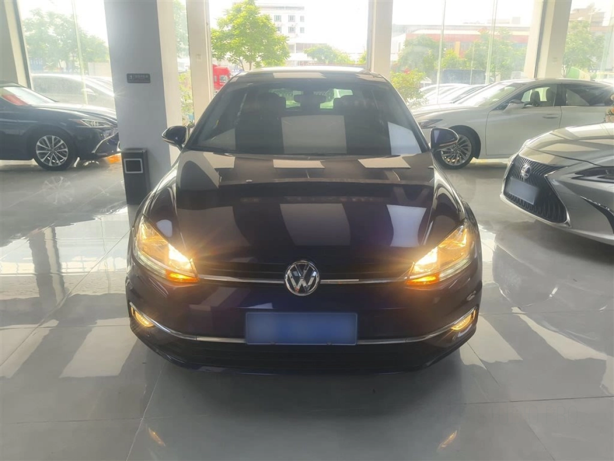 VOLKSWAGEN GOLF