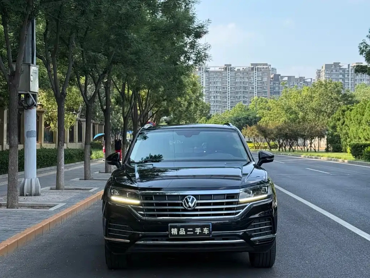VOLKSWAGEN TOUAREG