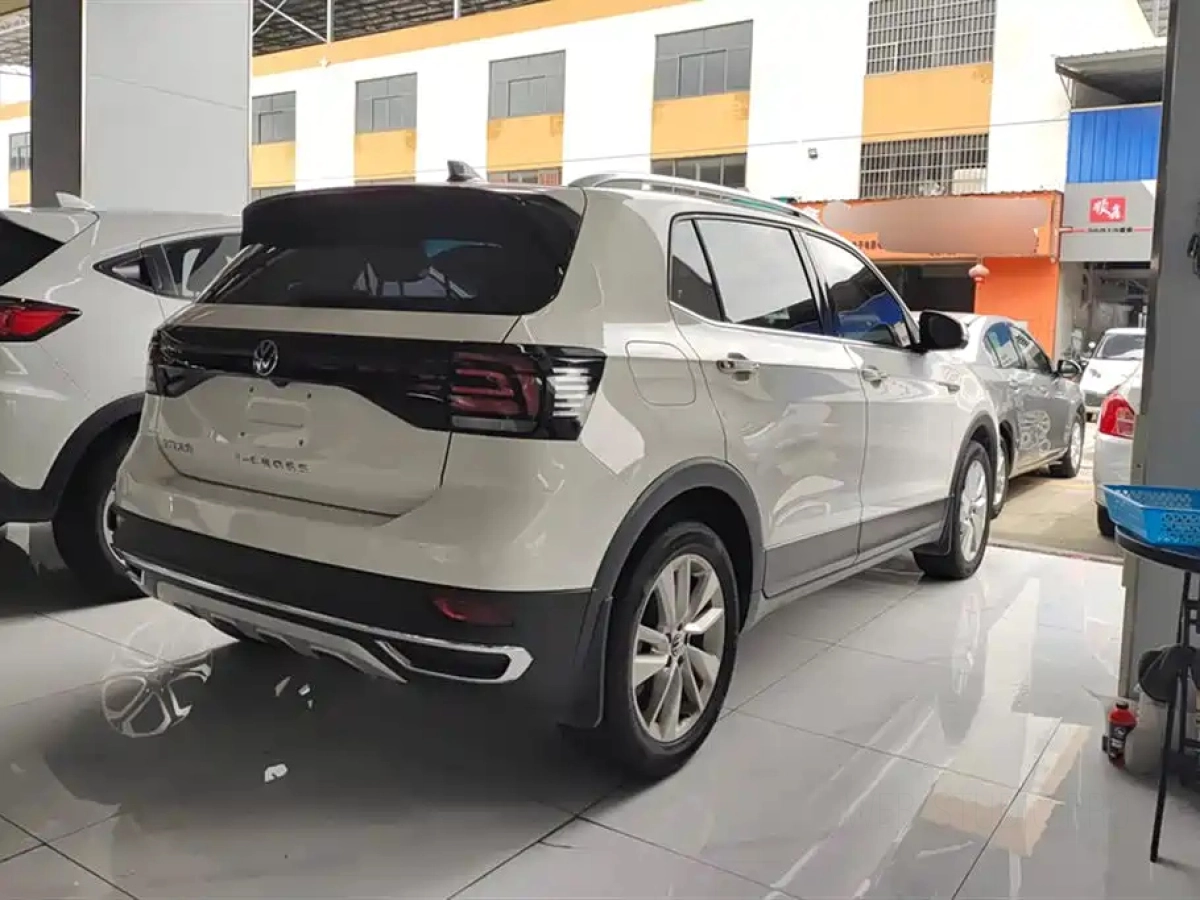VOLKSWAGEN T-CROSS