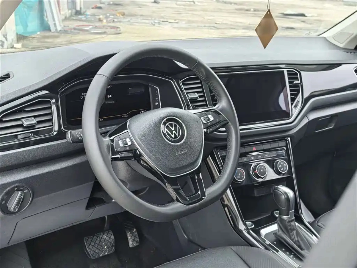 VOLKSWAGEN T-ROC TANGE