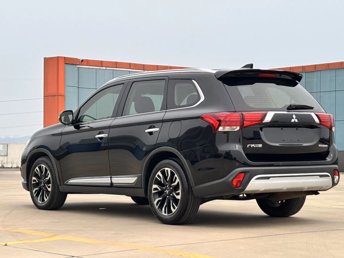 MITSUBISHI OUTLANDER