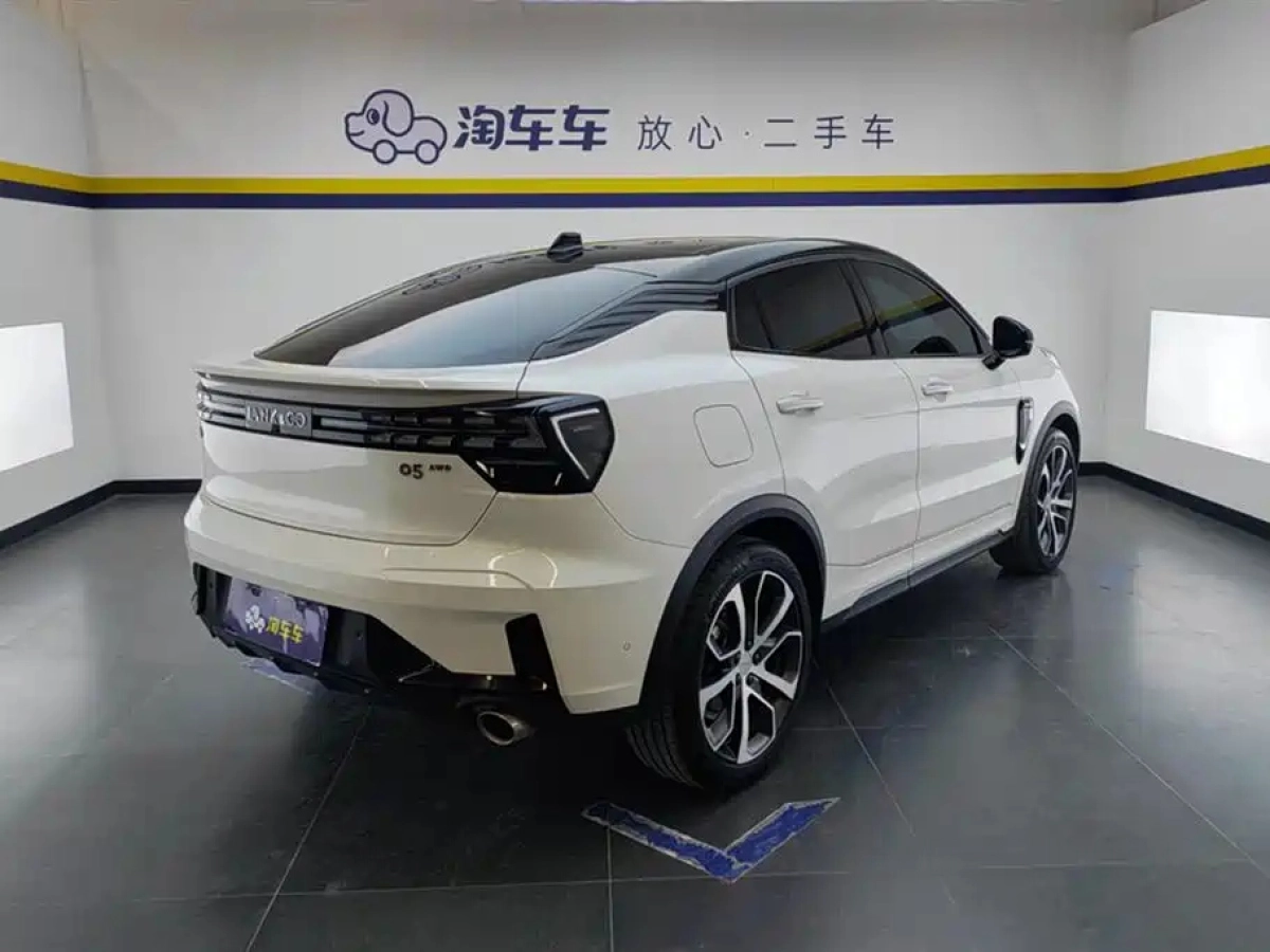 LYNK&CO 05