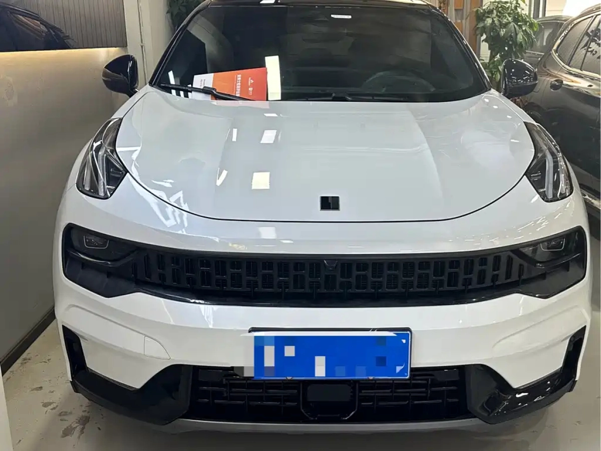 LYNK&CO 05