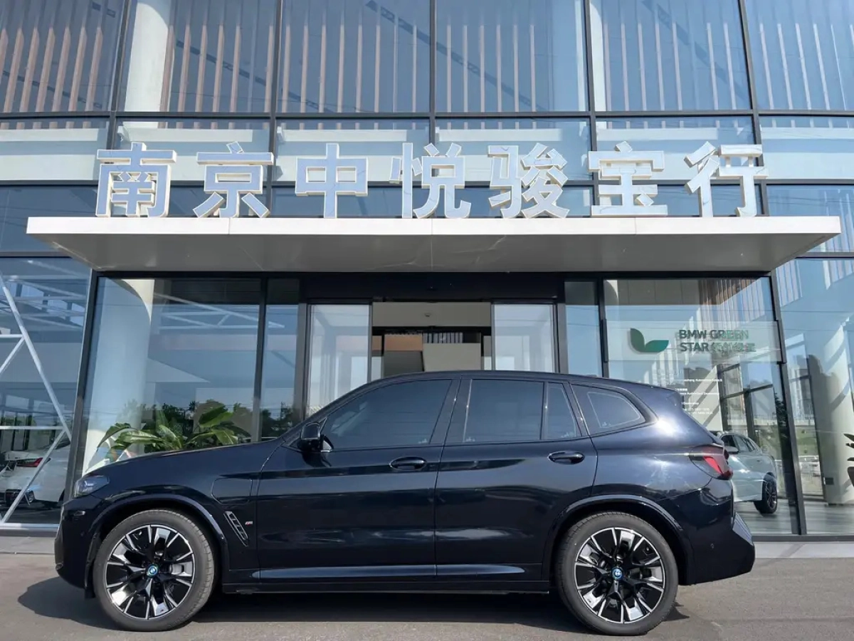BMW IX3