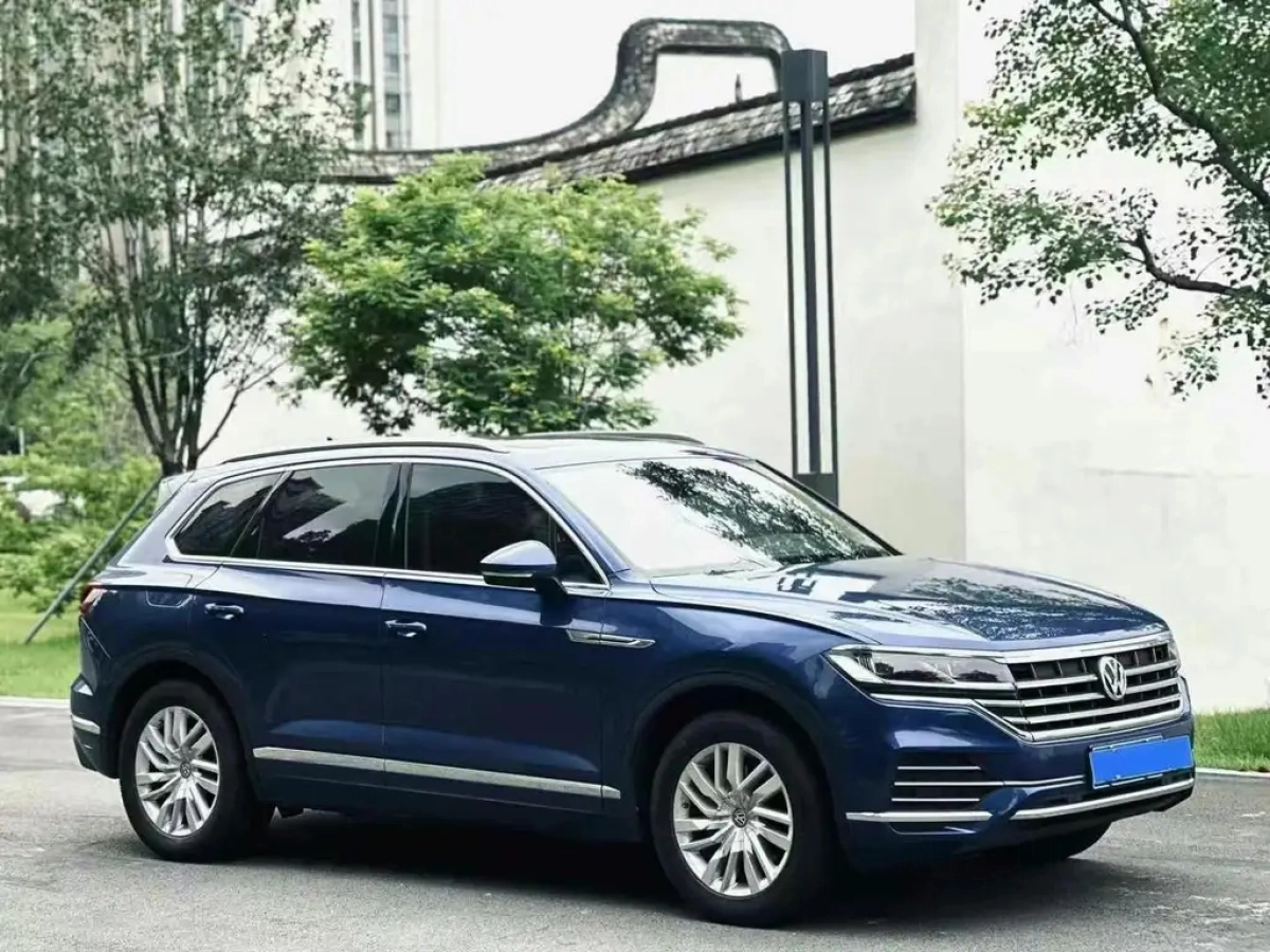 VOLKSWAGEN TOUAREG