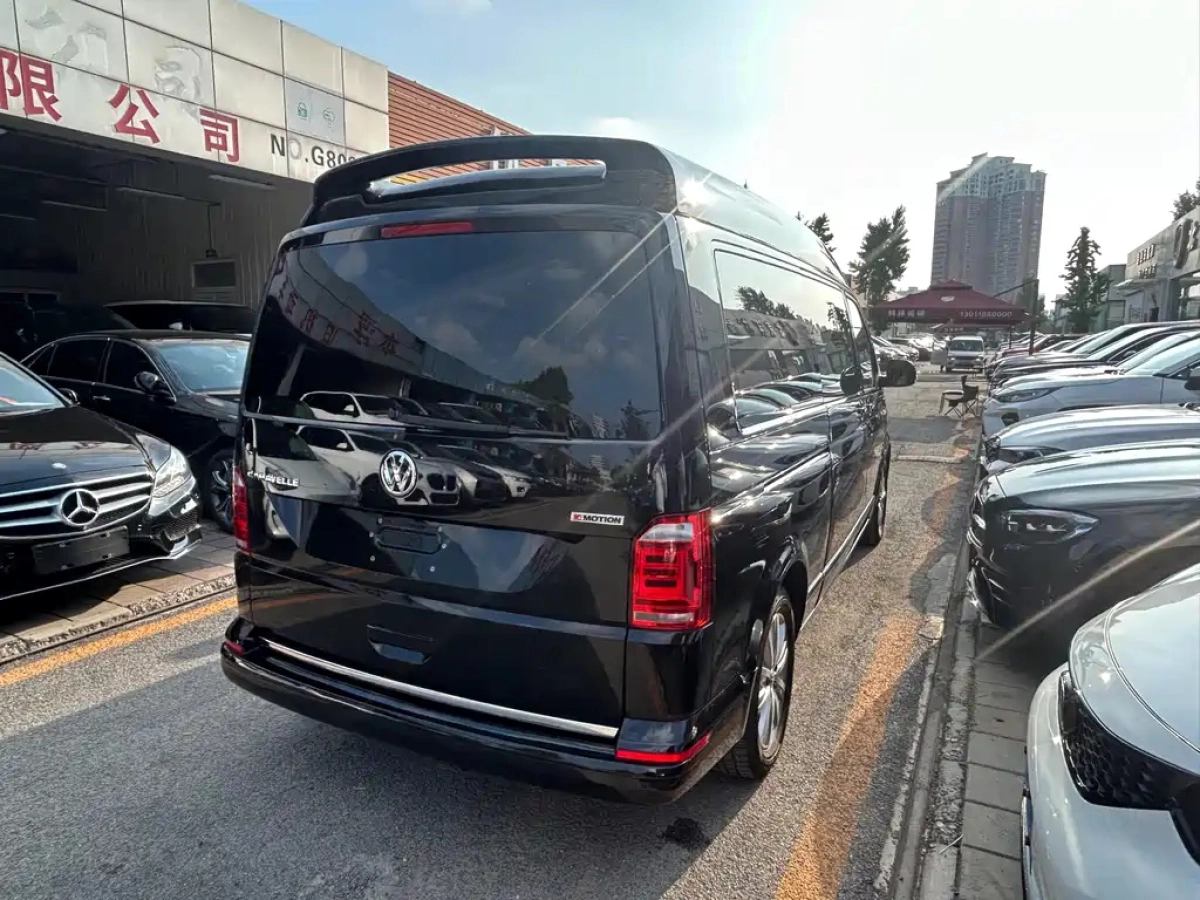 VOLKSWAGEN CARAVELLE