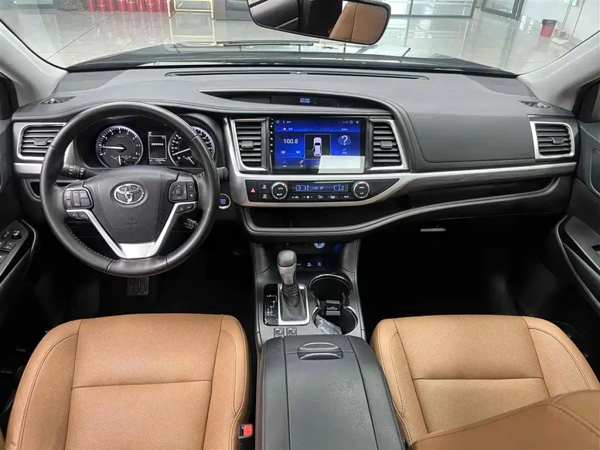 TOYOTA HIGHLANDER