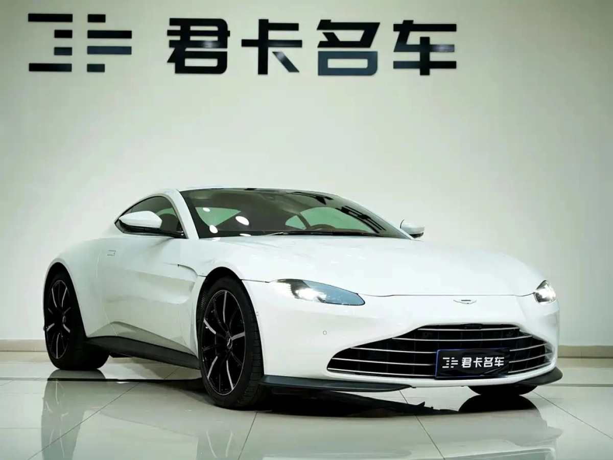 ASTON MARTIN V8 VANTAGE