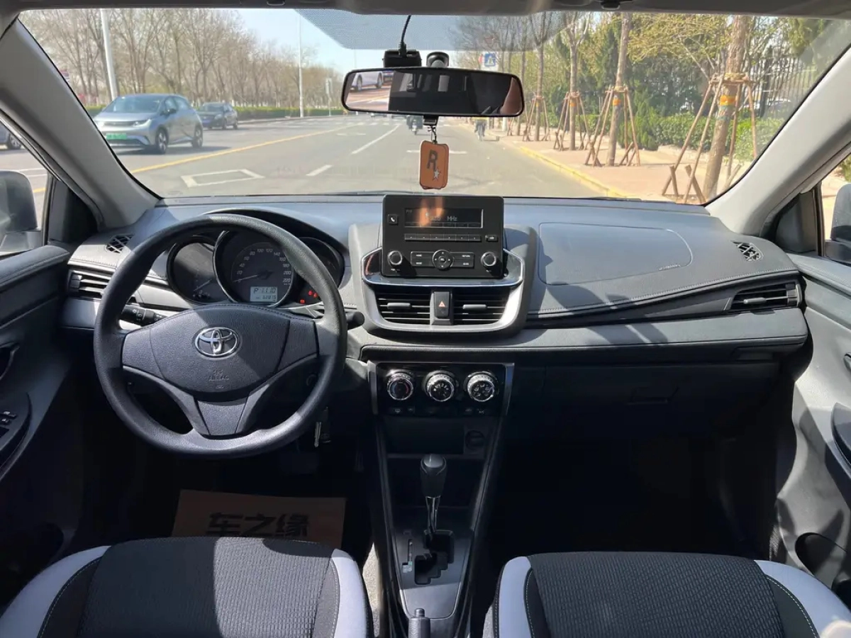 TOYOTA YARIS L DAZZLING