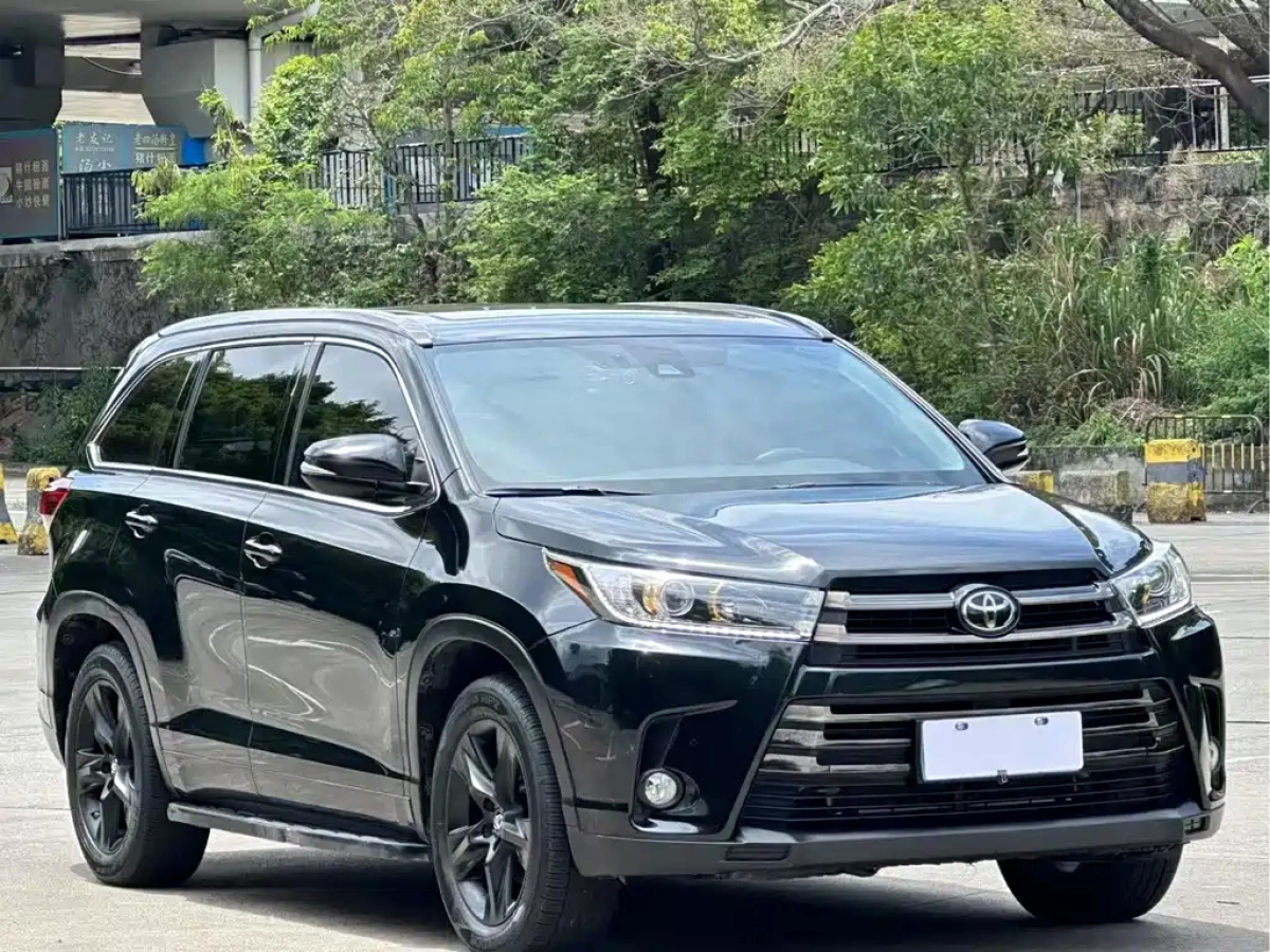 TOYOTA HIGHLANDER