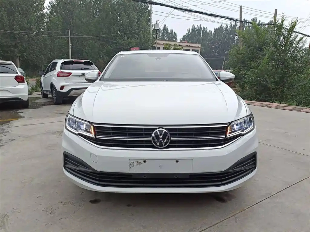 VOLKSWAGEN BORA