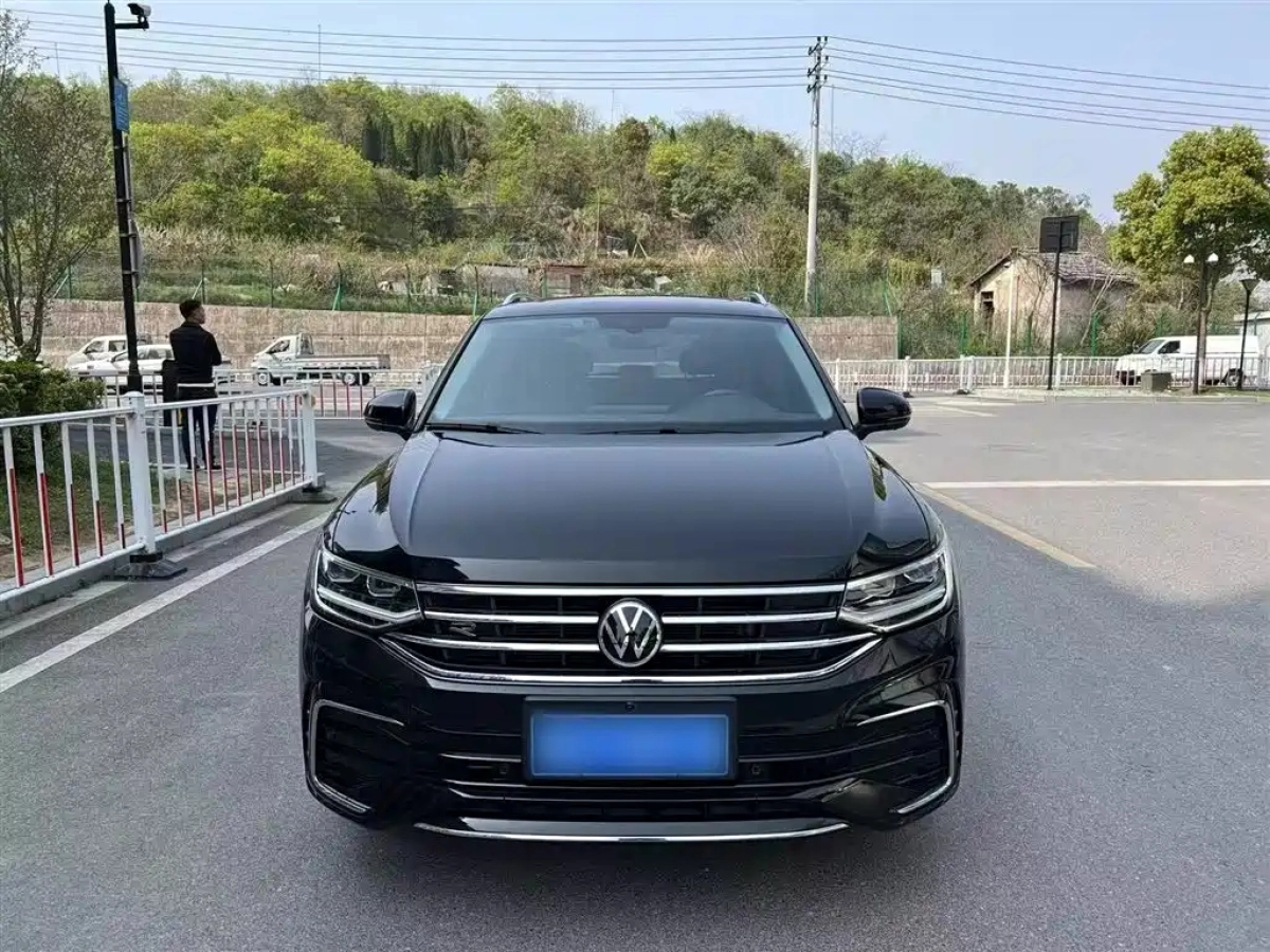 VOLKSWAGEN TIGUAN L