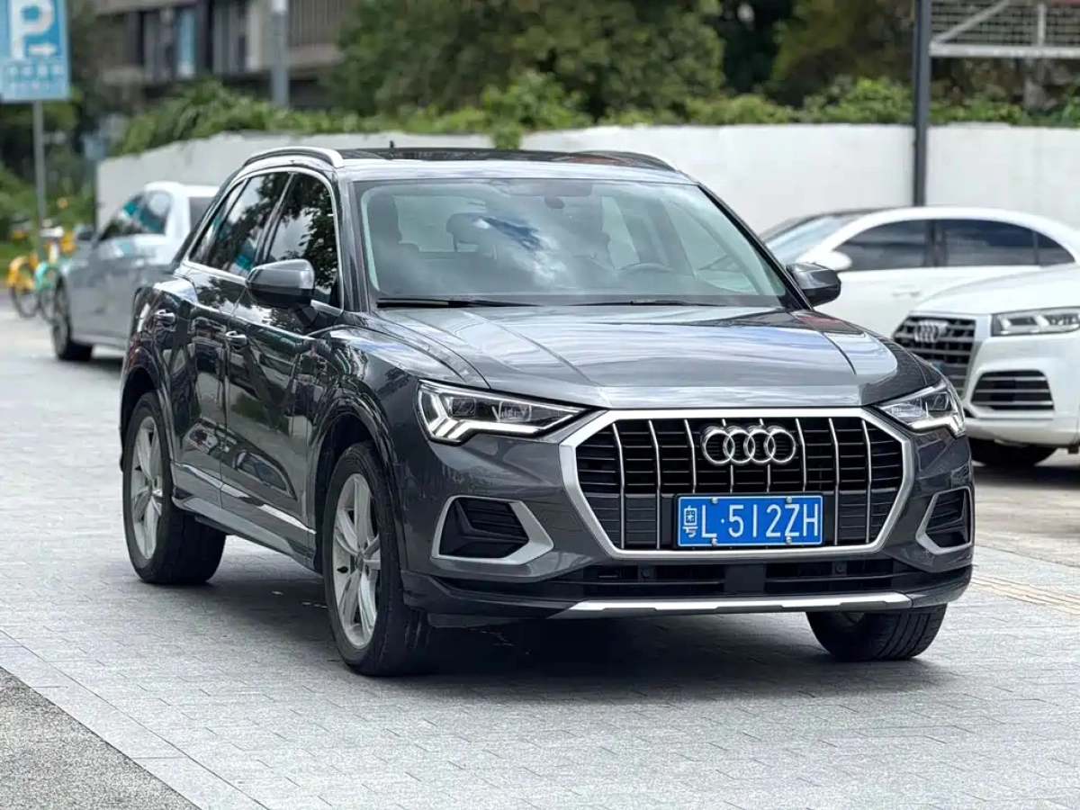 AUDI Q3