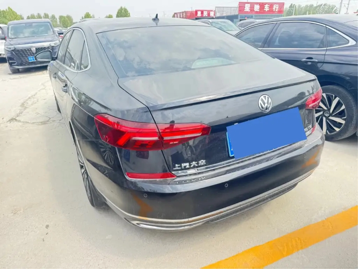 VOLKSWAGEN PASSAT