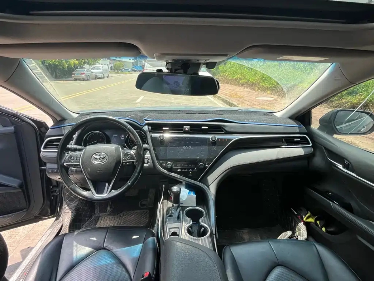 TOYOTA CAMRY