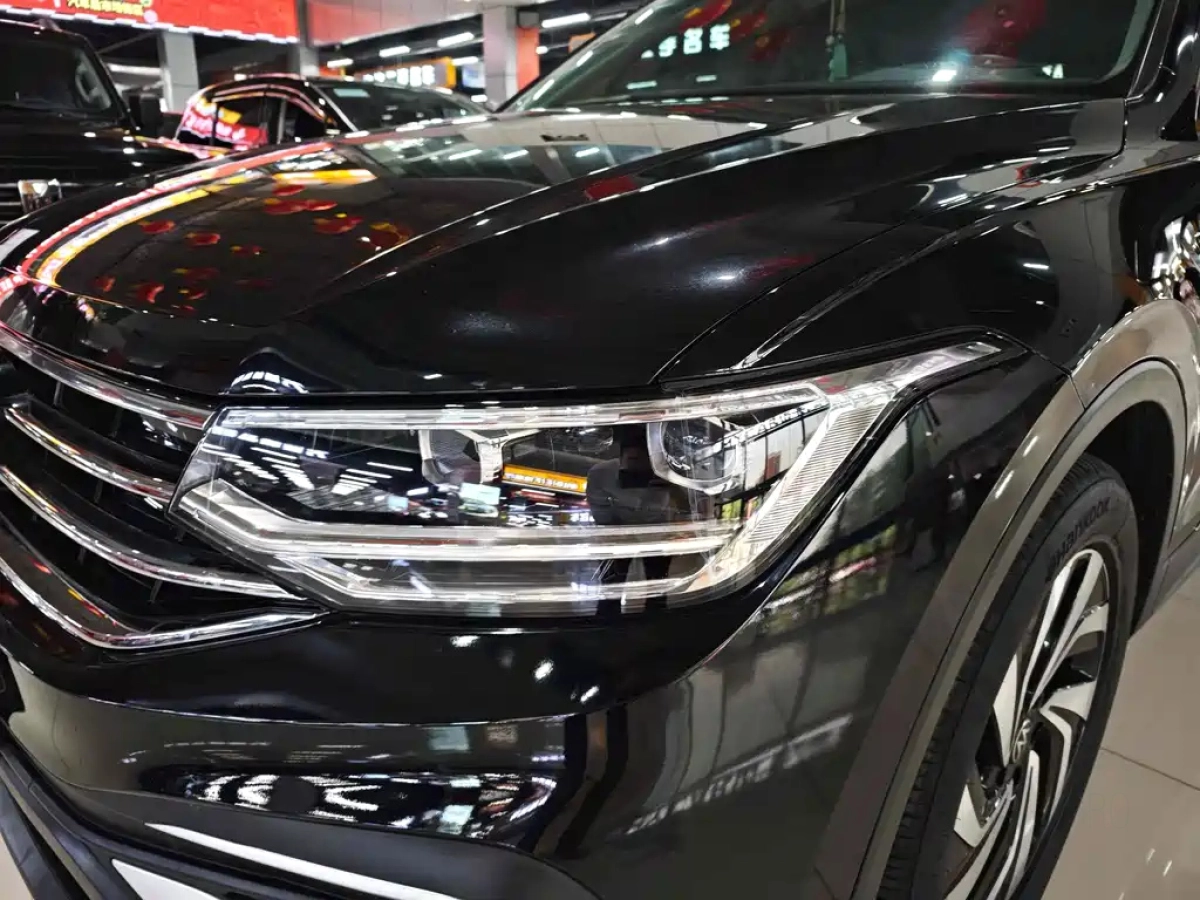 VOLKSWAGEN TIGUAN L