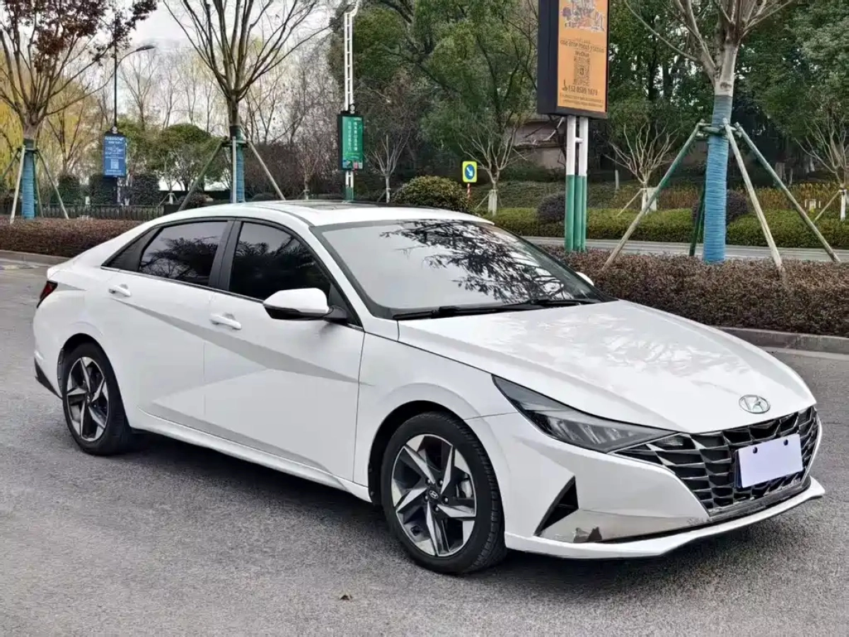HYUNDAI ELANTRA