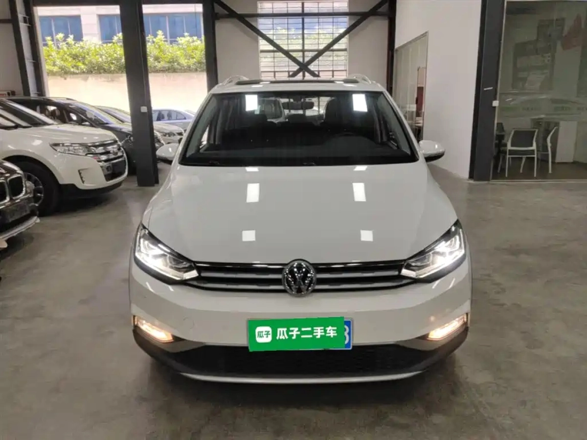 VOLKSWAGEN TOURAN