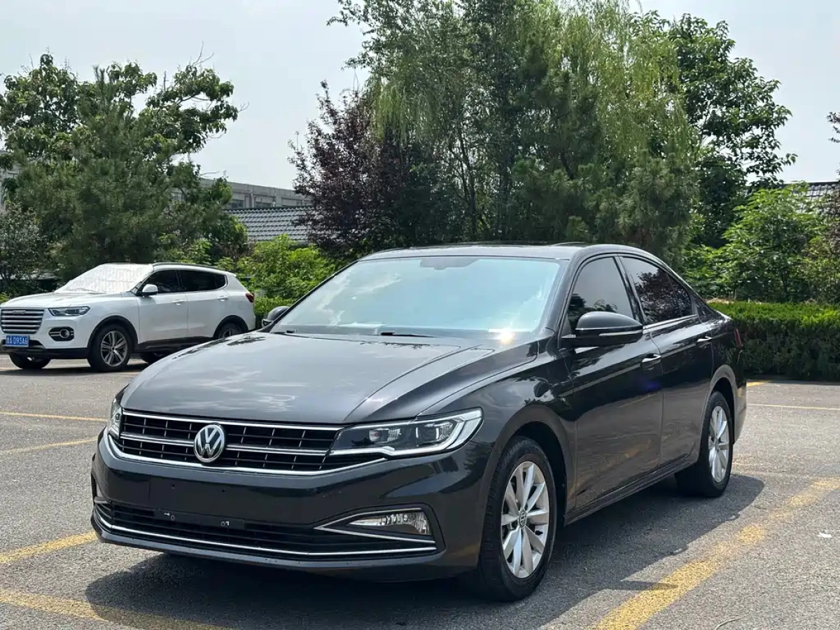 VOLKSWAGEN BORA