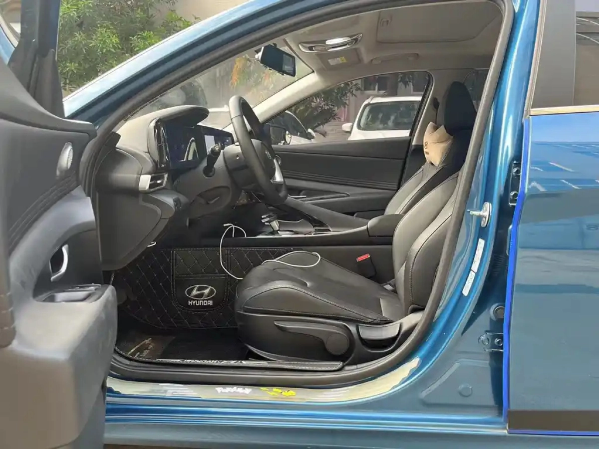 HYUNDAI ELANTRA