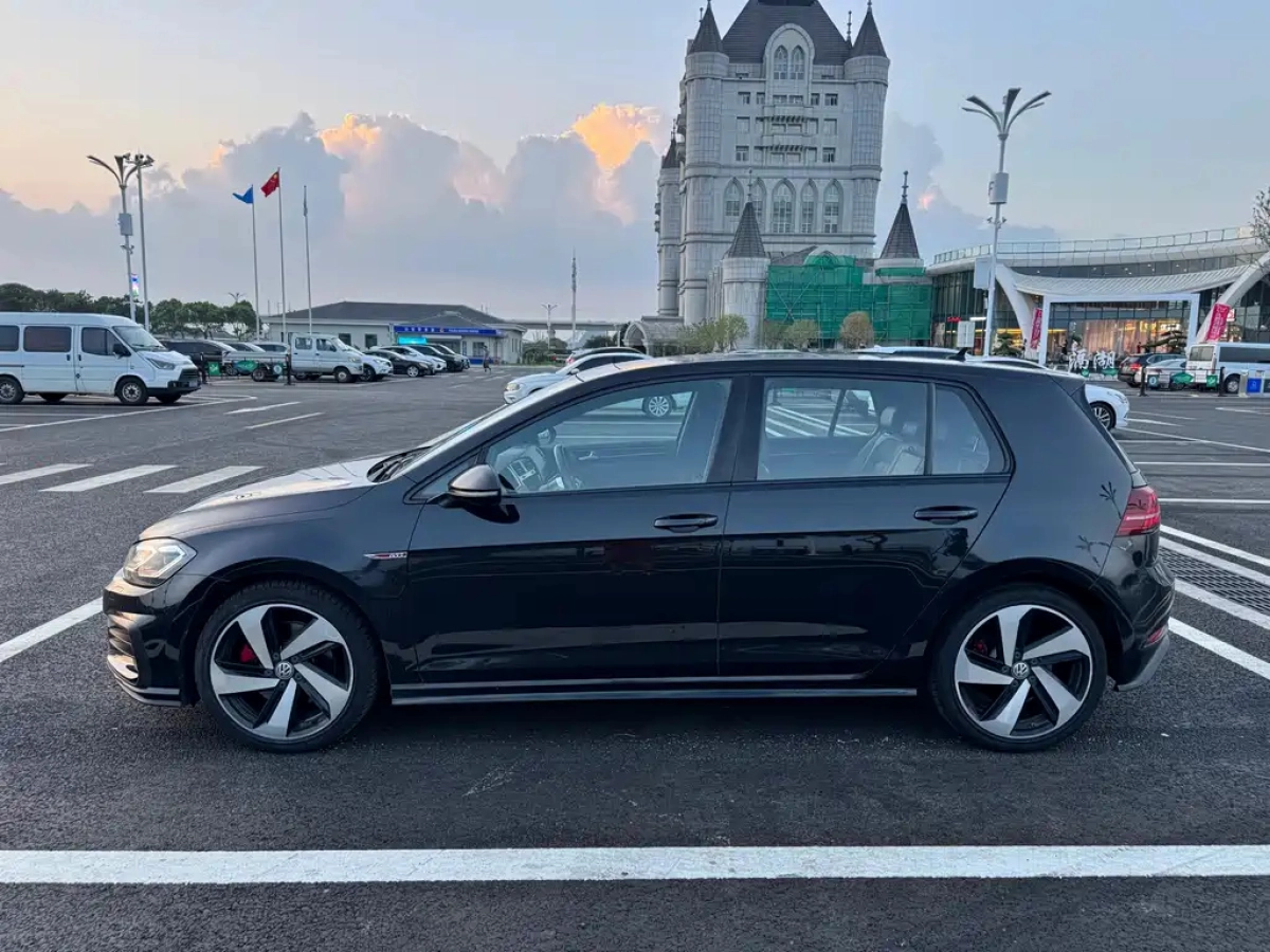 VOLKSWAGEN GOLF GTI