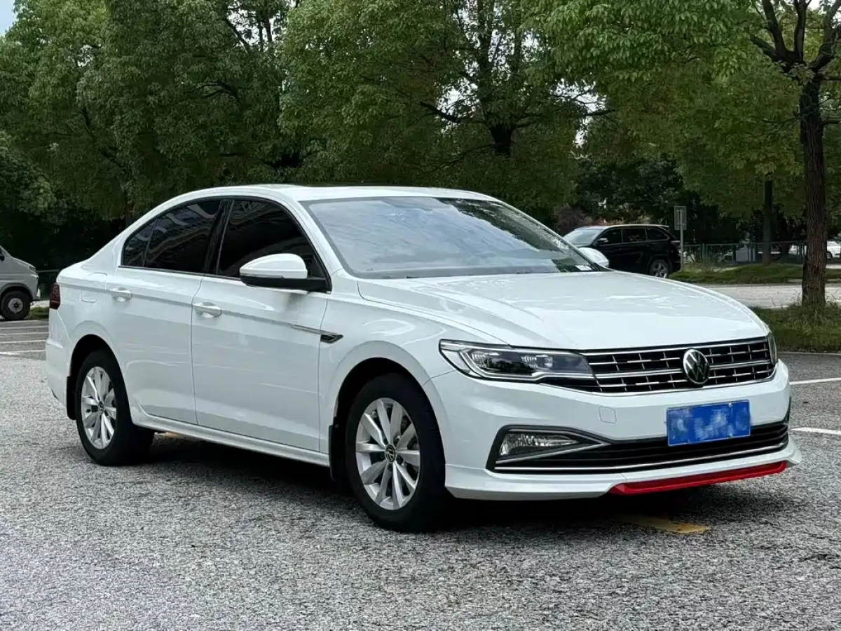 VOLKSWAGEN BORA