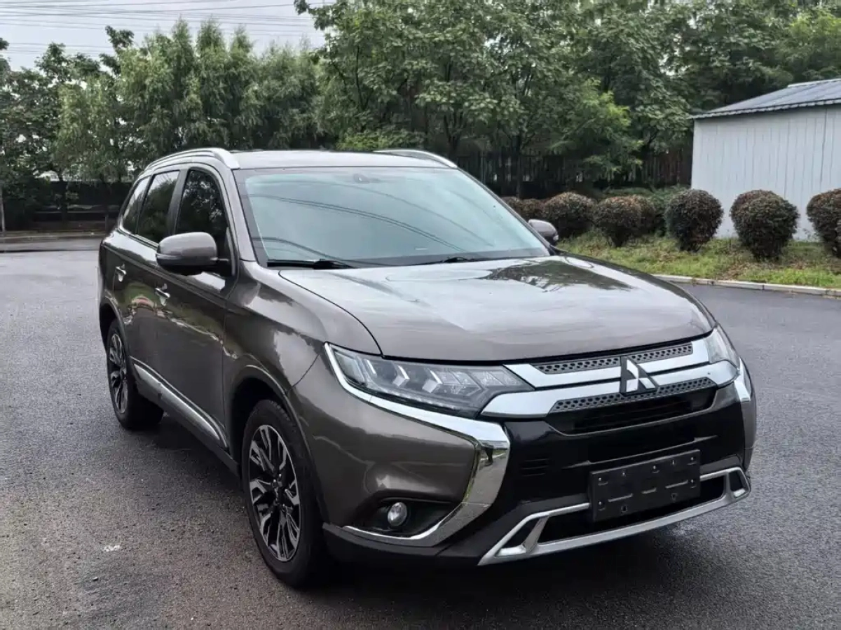 MITSUBISHI OUTLANDER