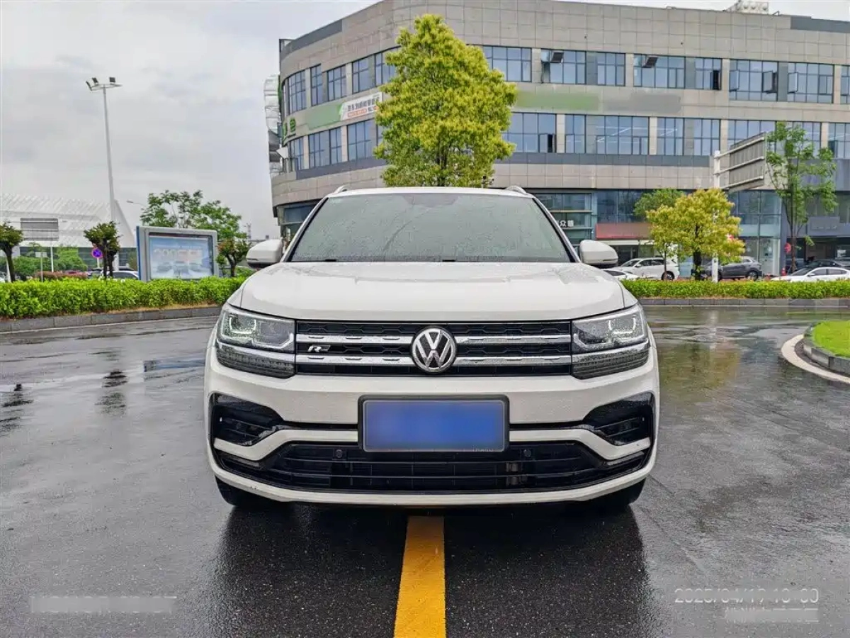 VOLKSWAGEN THARU