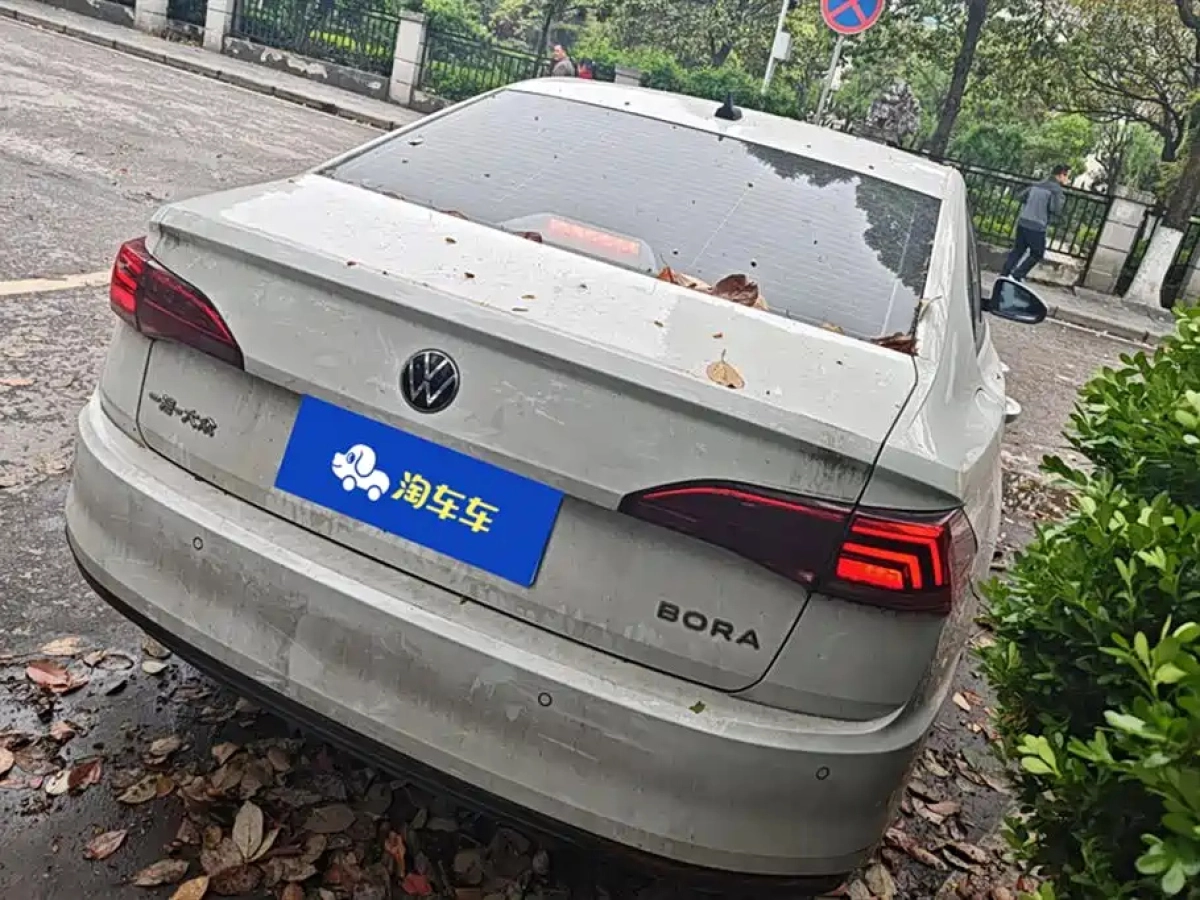 VOLKSWAGEN BORA