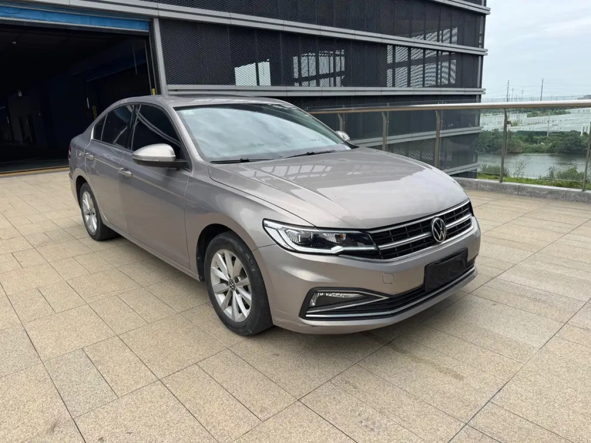 VOLKSWAGEN BORA