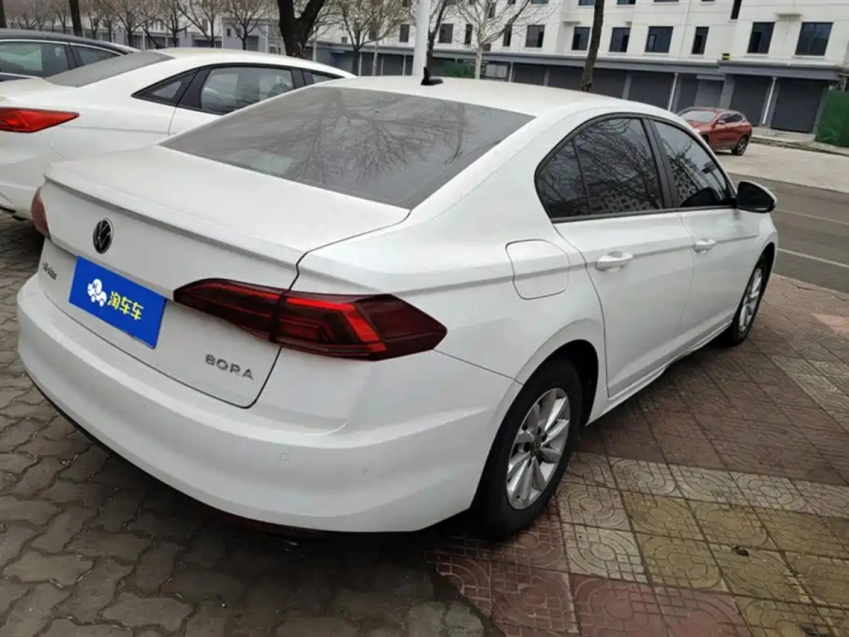 VOLKSWAGEN BORA