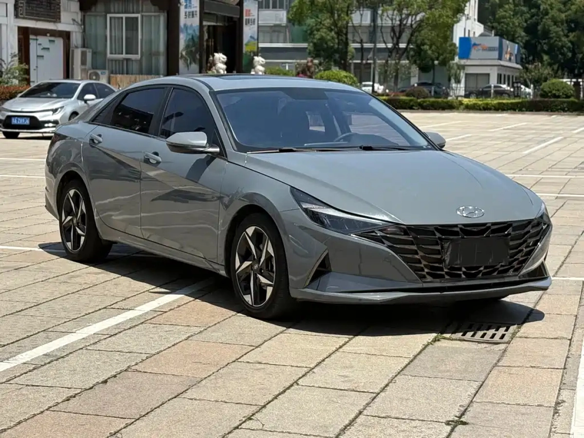 HYUNDAI ELANTRA