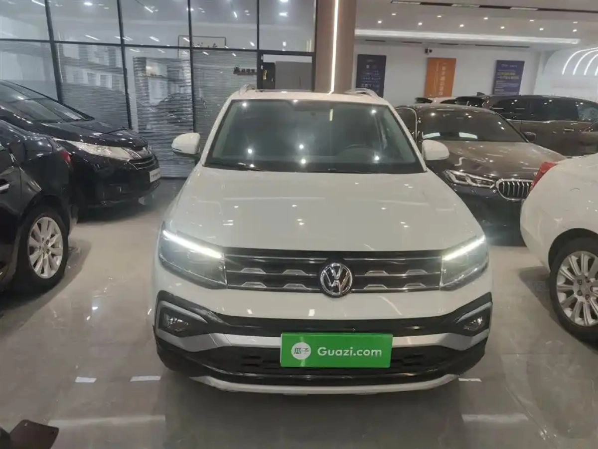 VOLKSWAGEN T-CROSS