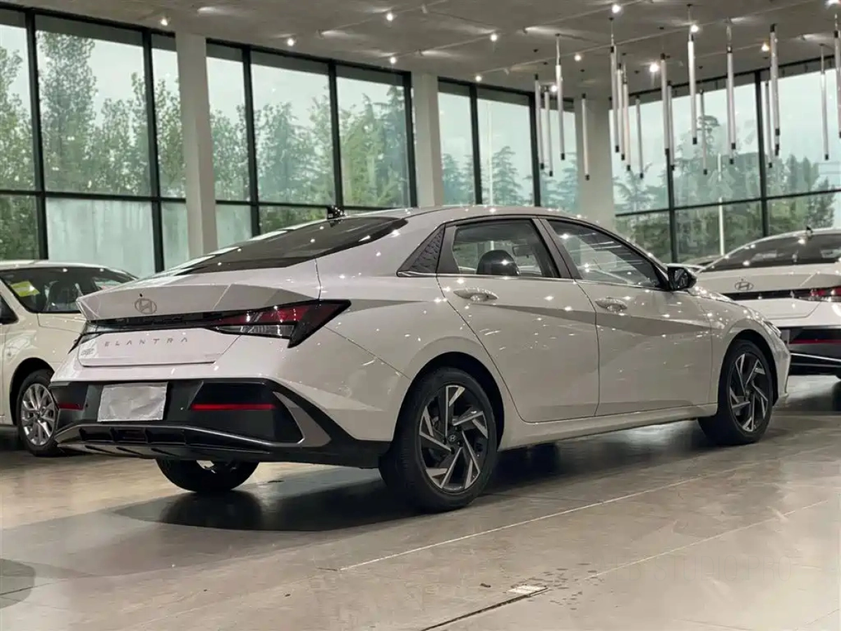 HYUNDAI ELANTRA