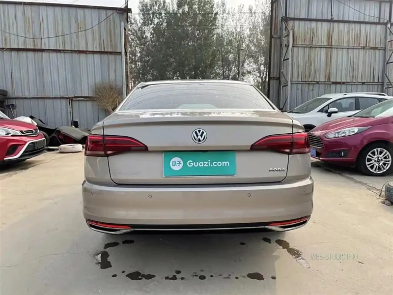 VOLKSWAGEN BORA