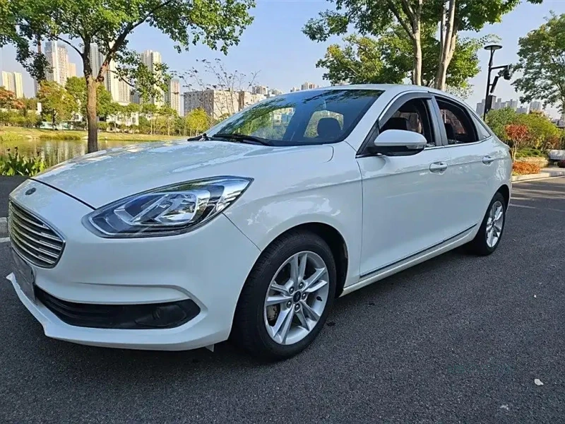 FORD ESCORT  2019