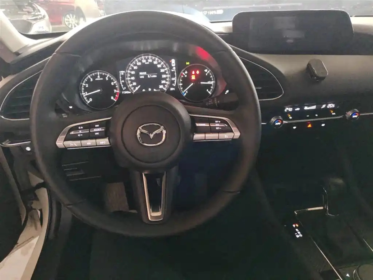 MAZDA 3 AXELA