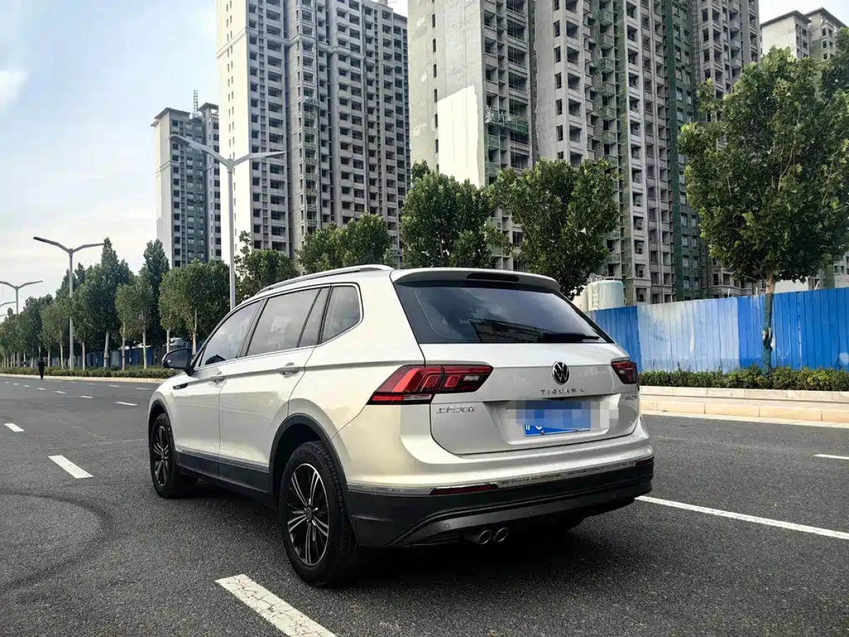 VOLKSWAGEN TIGUAN L