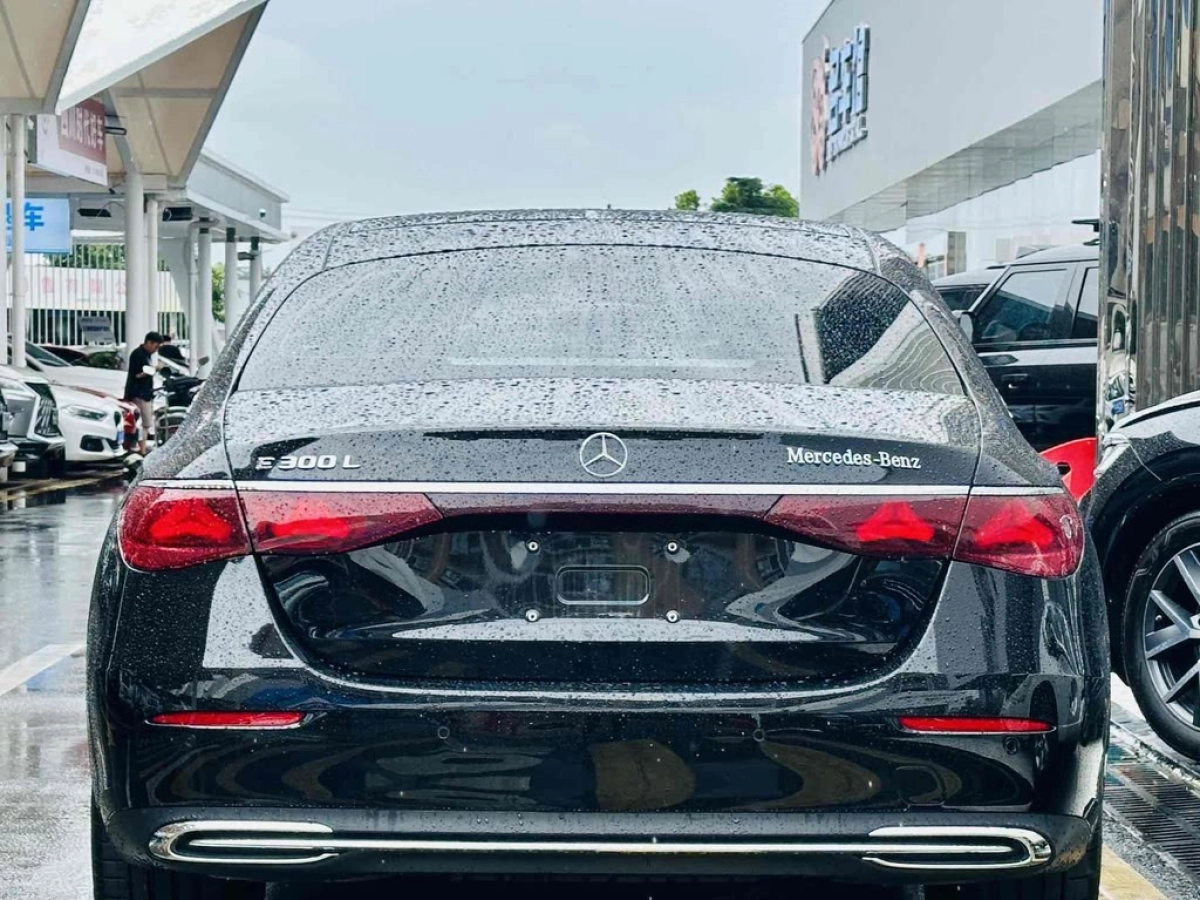 MERCEDES BENZ E-CLASS