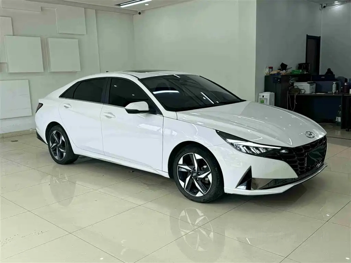 HYUNDAI ELANTRA