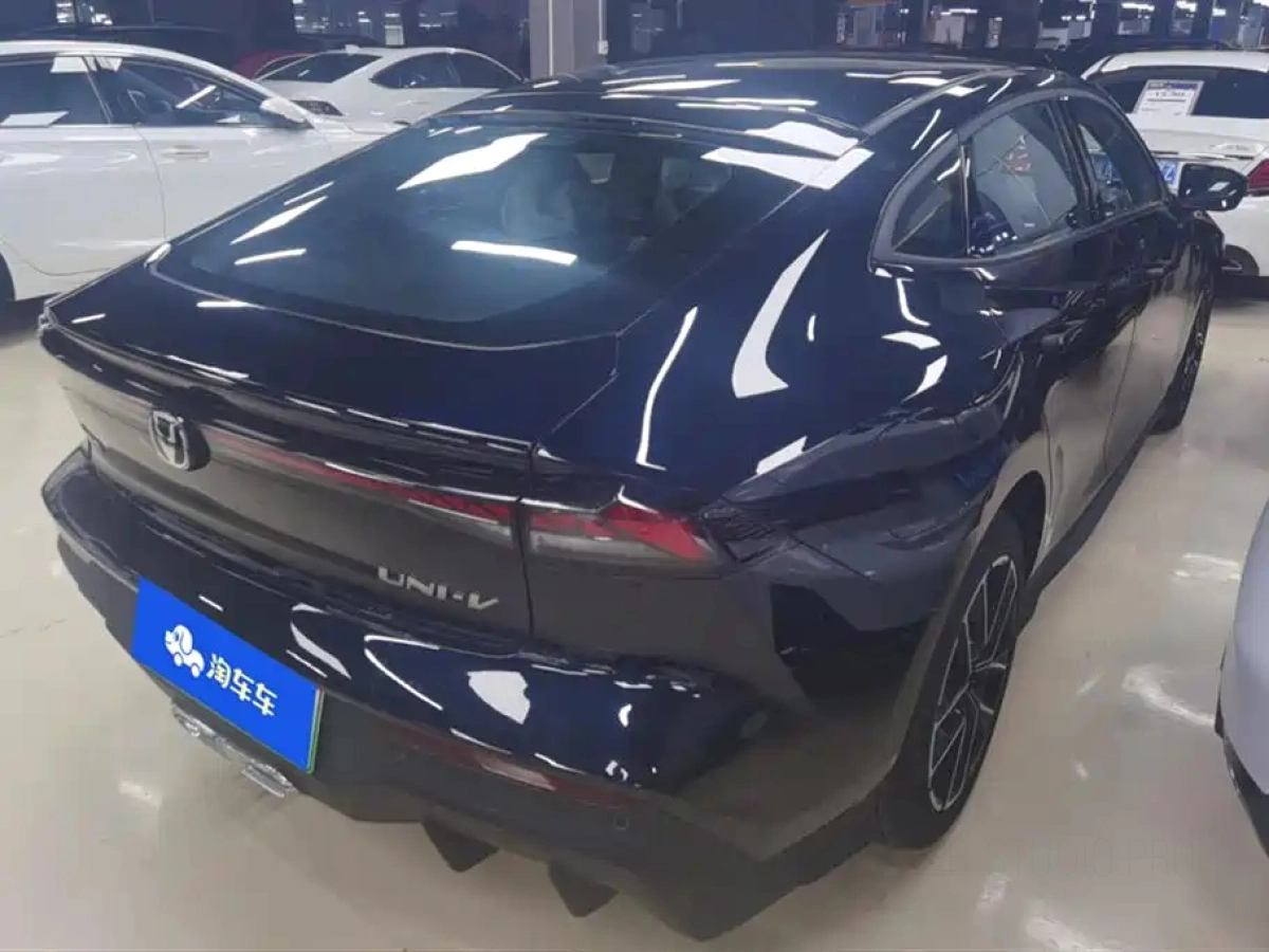 CHANGAN UNI-V SMART IDD