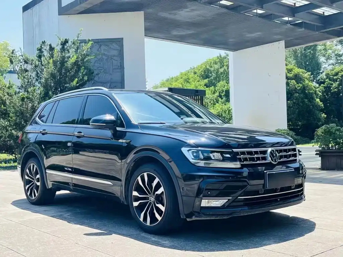 VOLKSWAGEN TIGUAN L