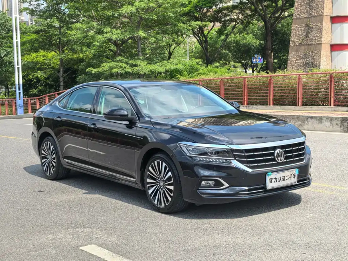 VOLKSWAGEN PASSAT