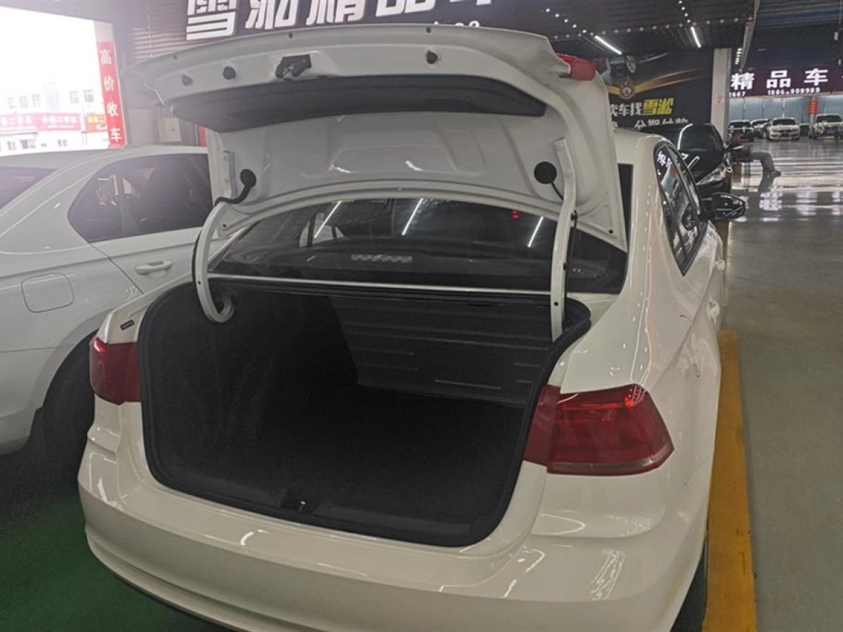 VOLKSWAGEN SANTANA