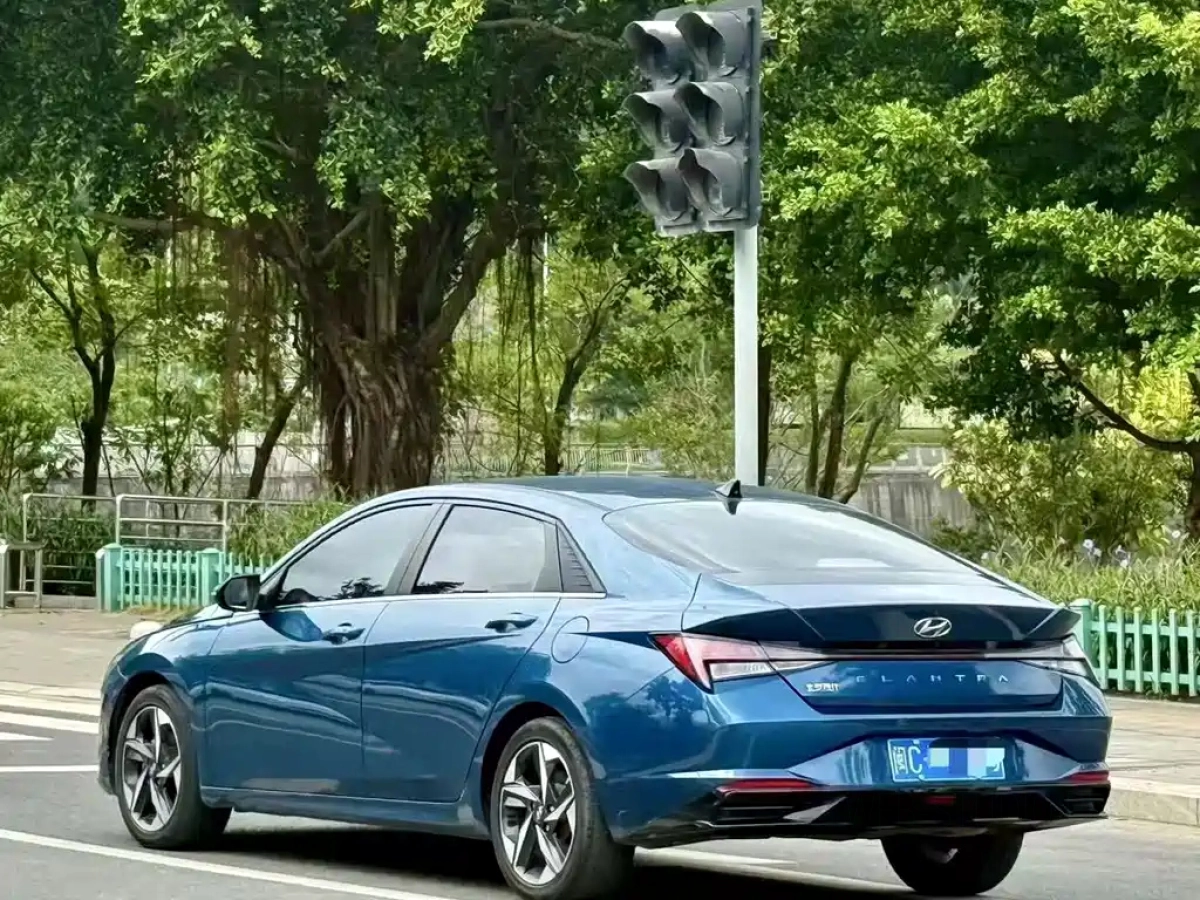 HYUNDAI ELANTRA