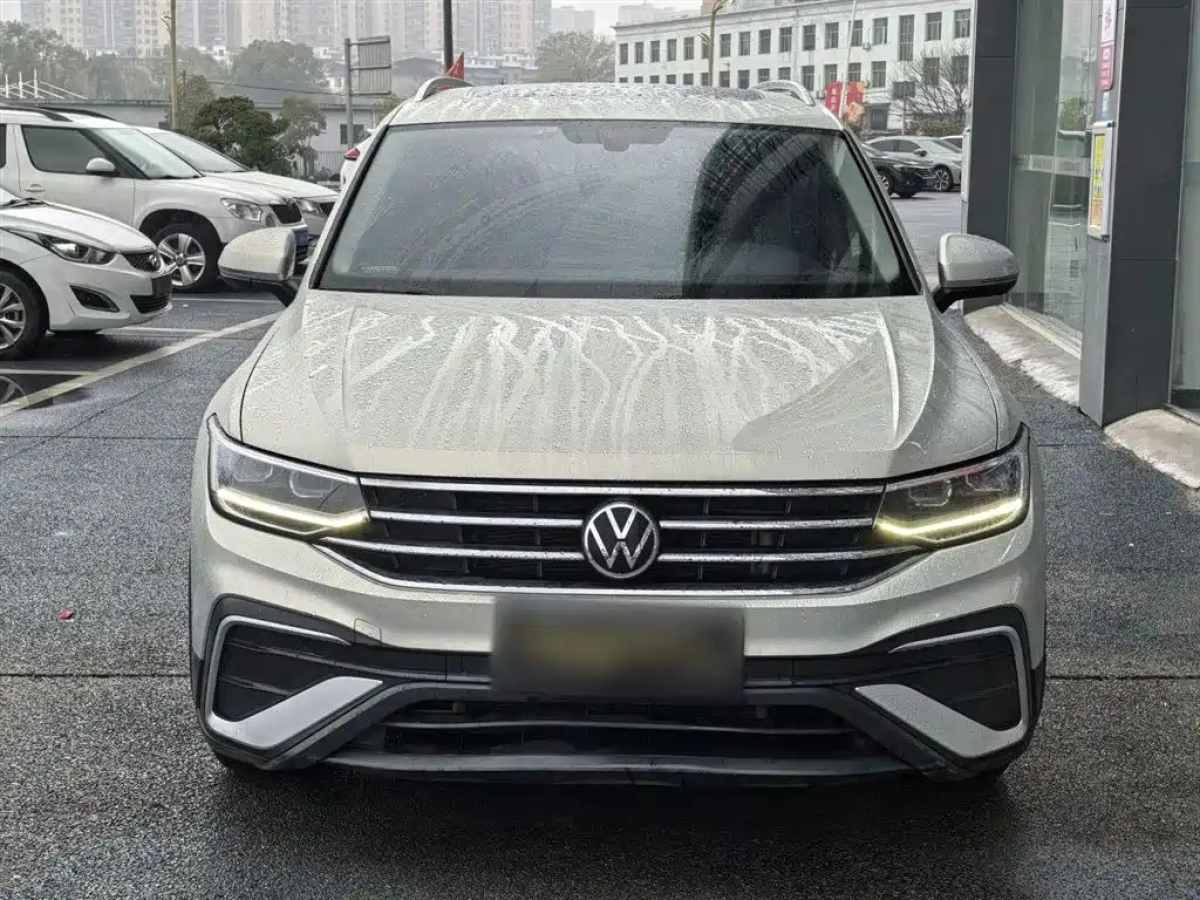 VOLKSWAGEN TIGUAN L
