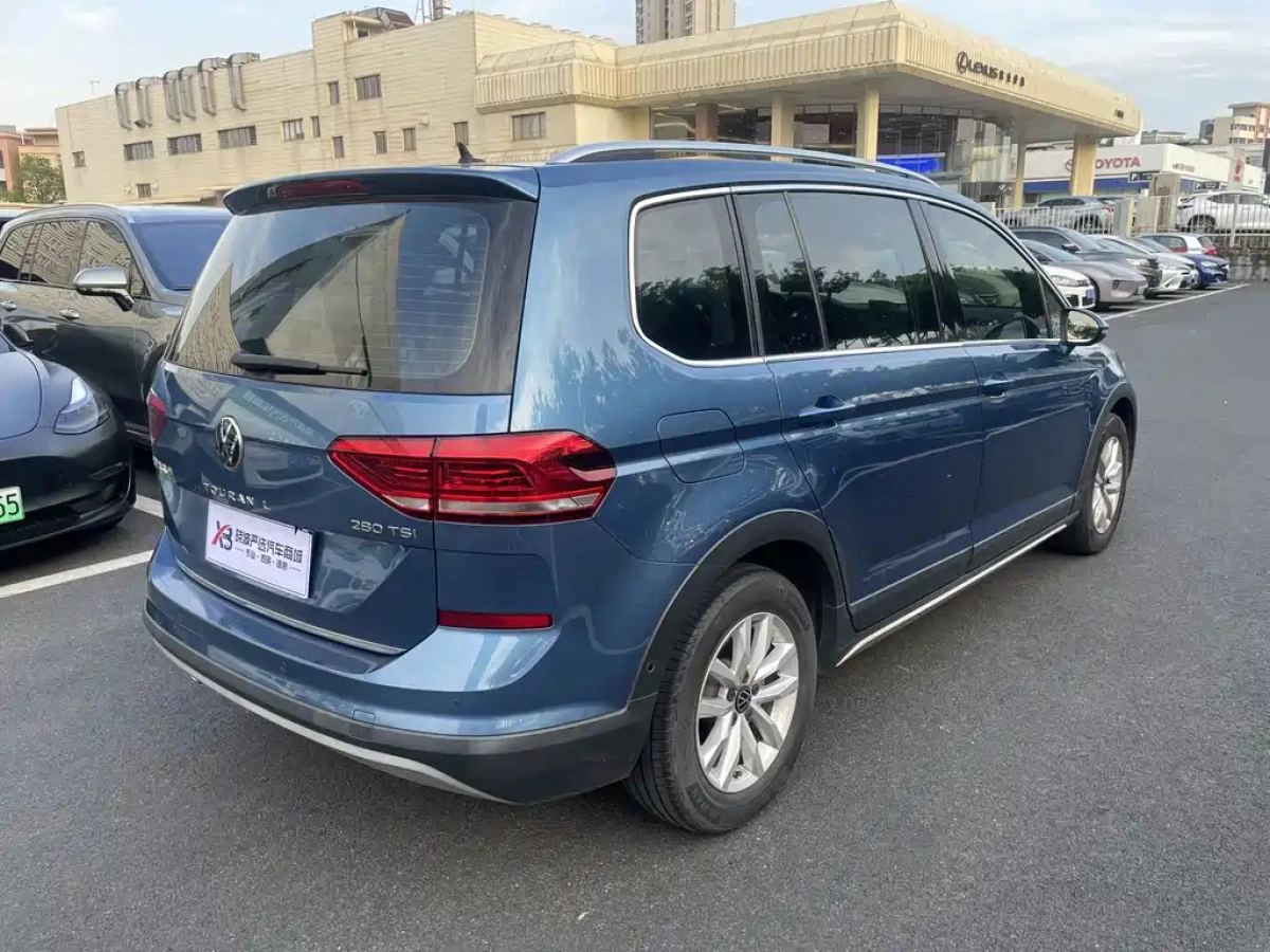 VOLKSWAGEN TOURAN