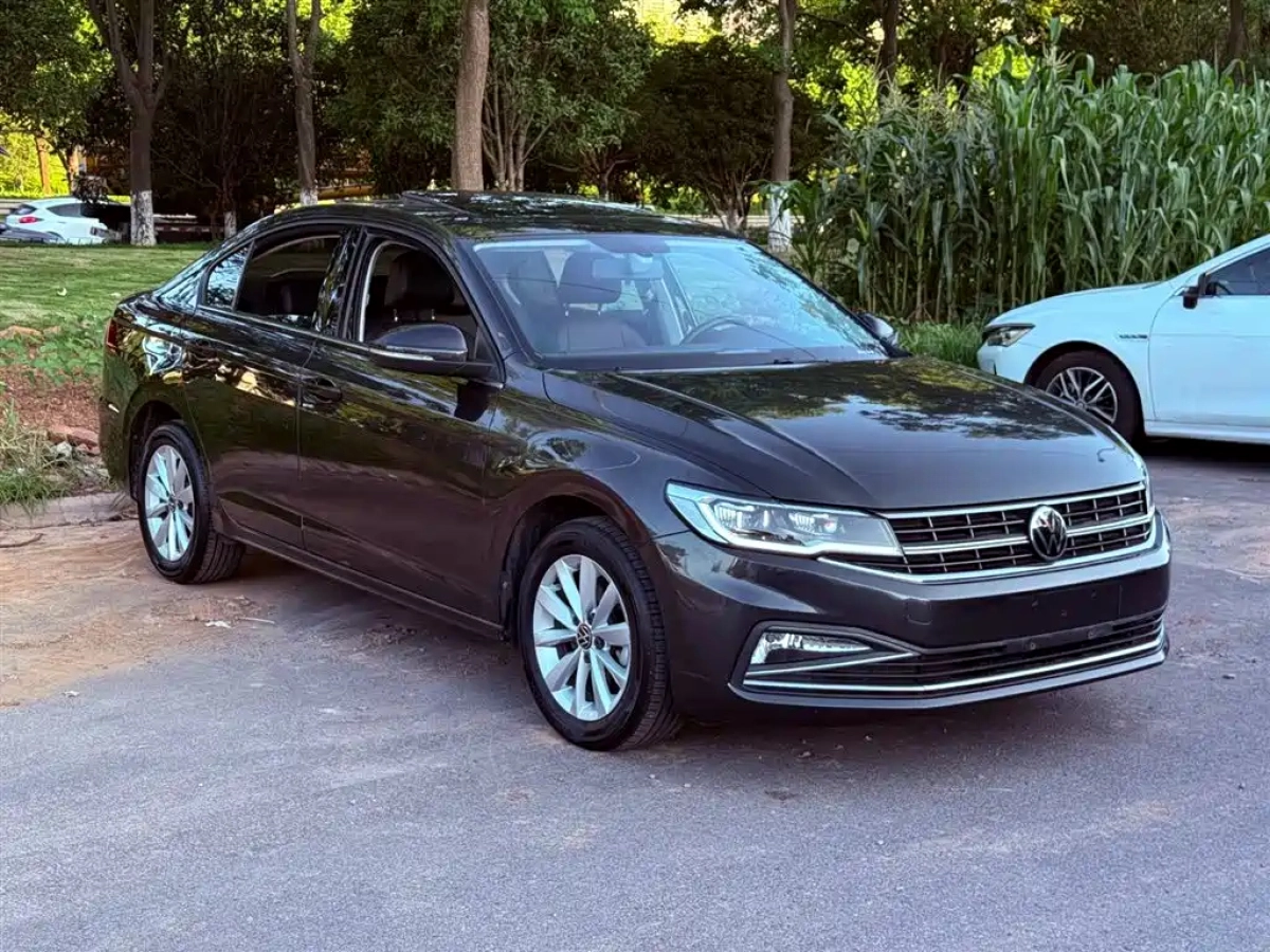 VOLKSWAGEN BORA