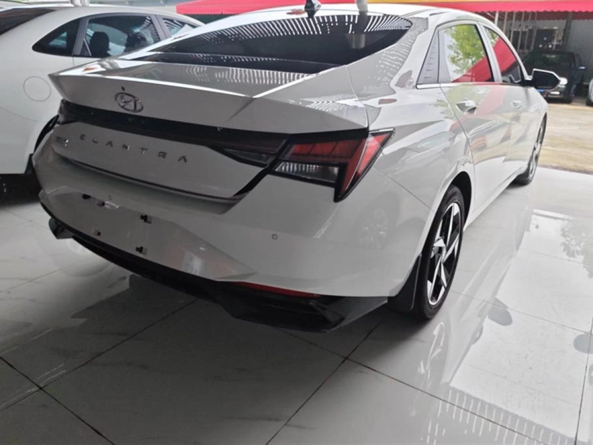 HYUNDAI ELANTRA
